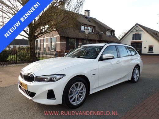 BMW 3 Serie Touring 320e xDrive FACELIFT WIDESCREEN / CARPLAY / TREKHAAK / SPORTLEER