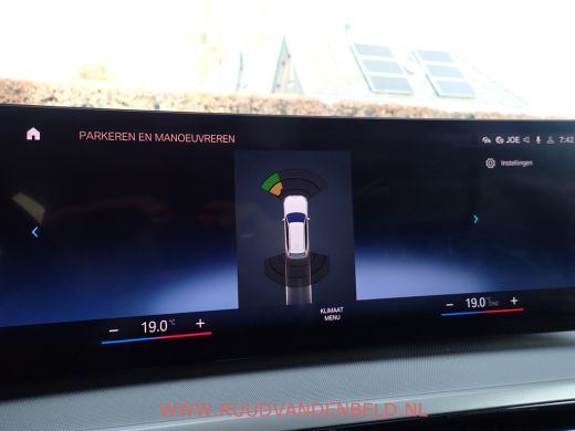 BMW 3 Serie Touring 320e xDrive FACELIFT WIDESCREEN / CARPLAY / TREKHAAK / SPORTLEER ActivLease financial lease