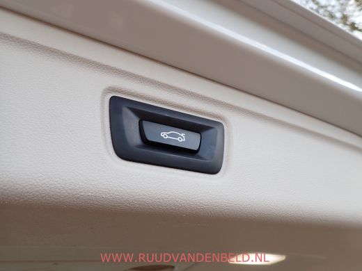 BMW 3 Serie Touring 320e xDrive FACELIFT WIDESCREEN / CARPLAY / TREKHAAK / SPORTLEER ActivLease financial lease
