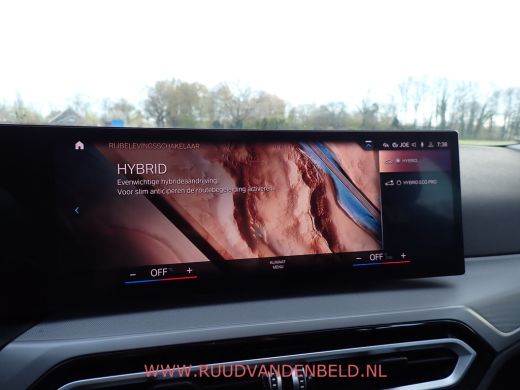 BMW 3 Serie Touring 320e xDrive FACELIFT WIDESCREEN / CARPLAY / TREKHAAK / SPORTLEER ActivLease financial lease