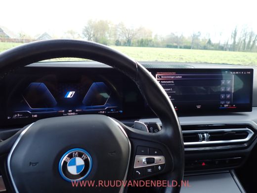 BMW 3 Serie Touring 320e xDrive FACELIFT WIDESCREEN / CARPLAY / TREKHAAK / SPORTLEER ActivLease financial lease