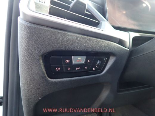 BMW 3 Serie Touring 320e xDrive FACELIFT WIDESCREEN / CARPLAY / TREKHAAK / SPORTLEER ActivLease financial lease