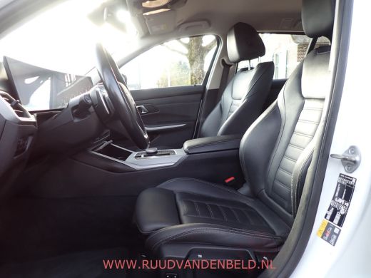 BMW 3 Serie Touring 320e xDrive FACELIFT WIDESCREEN / CARPLAY / TREKHAAK / SPORTLEER ActivLease financial lease
