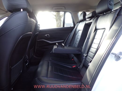 BMW 3 Serie Touring 320e xDrive FACELIFT WIDESCREEN / CARPLAY / TREKHAAK / SPORTLEER ActivLease financial lease