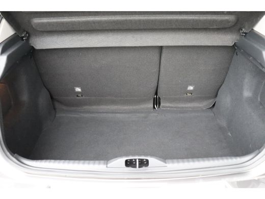 Citroën C3 Citroen 1.2 PURETECH 83PK 5-DRS SHINE / NAVI / CLIMA / LED / PDC / 16" LMV / WINTERPAKKET / BLUET... ActivLease financial lease