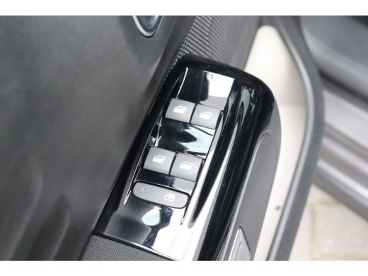 Citroën C3 Citroen 1.2 PURETECH 83PK 5-DRS SHINE / NAVI / CLIMA / LED / PDC / 16" LMV / WINTERPAKKET / BLUET... ActivLease financial lease