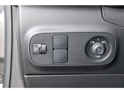 Citroën C3 Citroen 1.2 PURETECH 83PK 5-DRS SHINE / NAVI / CLIMA / LED / PDC / 16" LMV / WINTERPAKKET / BLUET... ActivLease financial lease