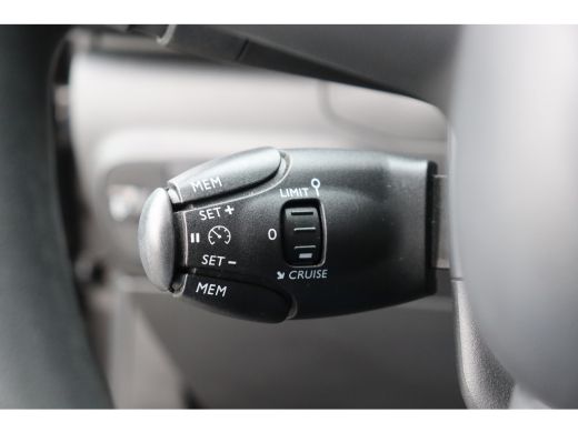 Citroën C3 Citroen 1.2 PURETECH 83PK 5-DRS SHINE / NAVI / CLIMA / LED / PDC / 16" LMV / WINTERPAKKET / BLUET... ActivLease financial lease