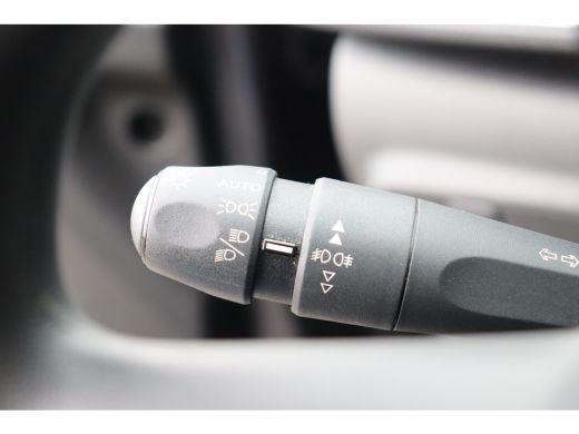 Citroën C3 Citroen 1.2 PURETECH 83PK 5-DRS SHINE / NAVI / CLIMA / LED / PDC / 16" LMV / WINTERPAKKET / BLUET... ActivLease financial lease