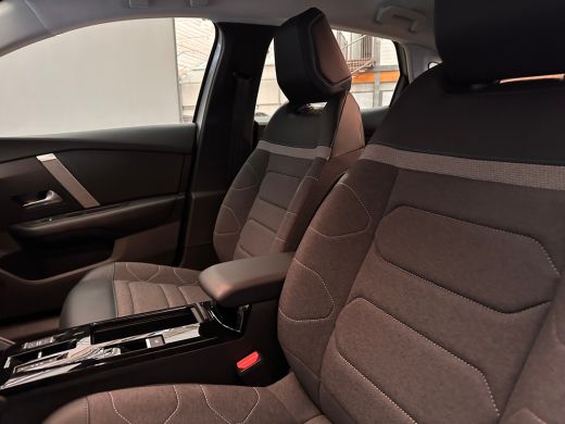 Citroën C4 1.2 Hybrid 136 Plus | Achteruitrijcamera | Apple Carplay/Android Auto|telefoonintegratie premium ... ActivLease financial lease