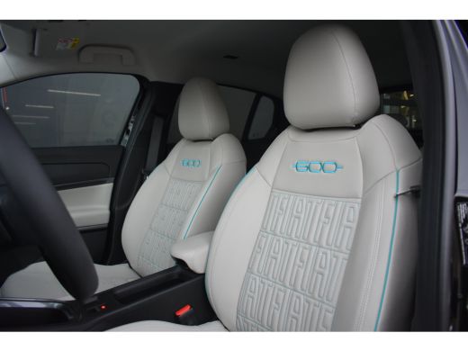 Fiat 600 1.2 Hybrid La Prima 145pk 8 Jaar Garantie! | Vol-Leder | Massage | Adaptive Cruise  | Elektr. Ach... ActivLease financial lease
