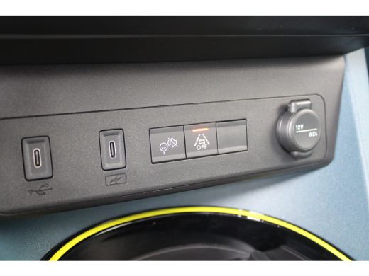 Fiat Grande Panda La Prima | 10,25" touchscreen radio met Bluetooth, DAB & USB &eacute;n Navigatie | 10" digitaal instrume... ActivLease financial lease