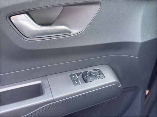 Ford E-Transit Courier Limited 44 kWh 136pk | 750 kg trekgewicht | 44 kWh | Winter- & Driver Ass. Pack | Trekhaak | Dire... ActivLease financial lease