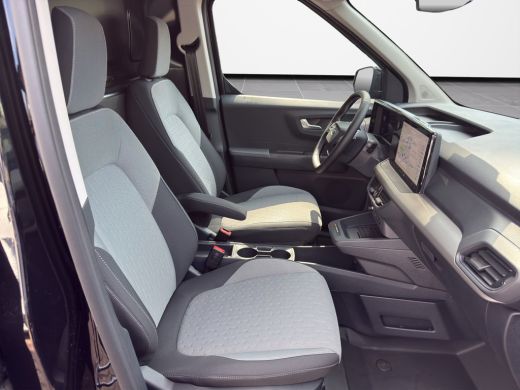 Ford E-Transit Courier Limited 44 kWh 136pk | 750 kg trekgewicht | 44 kWh | Winter- & Driver Ass. Pack | Trekhaak | Dire... ActivLease financial lease