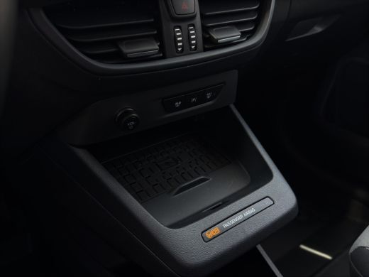 Ford E-Transit Courier Limited 44 kWh 136pk | 750 kg trekgewicht | 44 kWh | Winter- & Driver Ass. Pack | Trekhaak | Dire... ActivLease financial lease