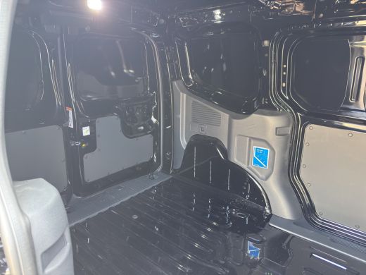 Ford E-Transit Courier Limited 44 kWh 136pk | 750 kg trekgewicht | 44 kWh | Winter- & Driver Ass. Pack | Trekhaak | Dire... ActivLease financial lease
