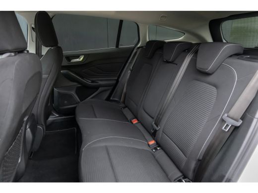 Ford Focus 1.0 EcoBoost Titanium Automaat | 100% dealer o.h. | Adaptieve cruise | Trekhaak | Winter-pack | E... ActivLease financial lease
