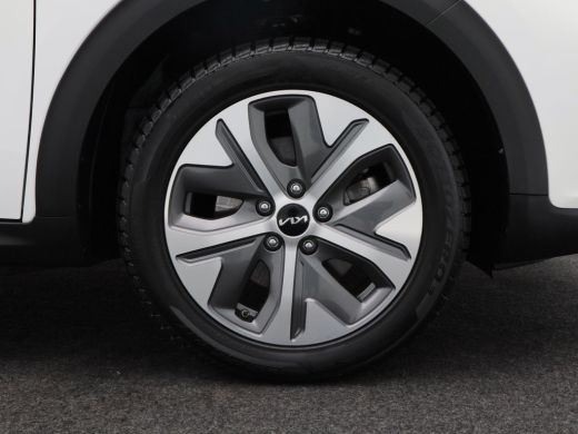 Kia e-Niro DynamicPlusLine 64 kWh 204 Pk | Camera | Open dak | Adaptive Cruise | Stoelverwarming | Carplay |... ActivLease financial lease