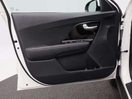 Kia e-Niro DynamicPlusLine 64 kWh 204 Pk | Camera | Open dak | Adaptive Cruise | Stoelverwarming | Carplay |... ActivLease financial lease
