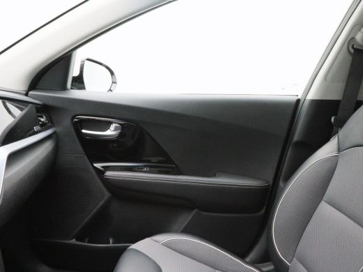 Kia e-Niro DynamicPlusLine 64 kWh 204 Pk | Camera | Open dak | Adaptive Cruise | Stoelverwarming | Carplay |... ActivLease financial lease