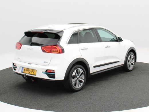 Kia e-Niro DynamicPlusLine 64 kWh 204 Pk | Camera | Open dak | Adaptive Cruise | Stoelverwarming | Carplay |... ActivLease financial lease