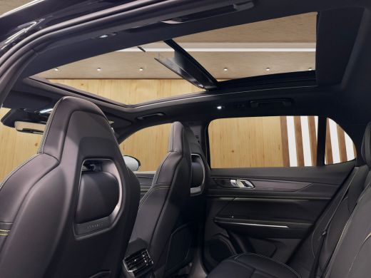 Lynk & Co 01 More | Panoramadak | 360 camera | Stoel + Stuurverwarming |Adaptieve cruise control | BLIS | ActivLease financial lease