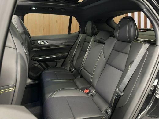 Lynk & Co 01 More | Panoramadak | 360 camera | Stoel + Stuurverwarming |Adaptieve cruise control | BLIS | ActivLease financial lease