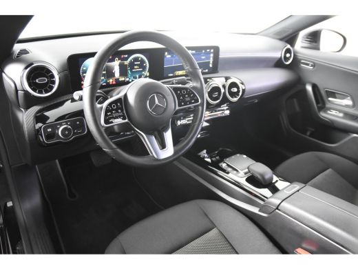 Mercedes-Benz CLA 200 d Automaat *1ste Eigenaar*Navigatie*Trekhaak*Stoelverwarming* ActivLease financial lease