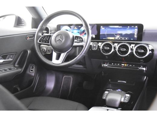 Mercedes-Benz CLA 200 d Automaat *1ste Eigenaar*Navigatie*Trekhaak*Stoelverwarming* ActivLease financial lease