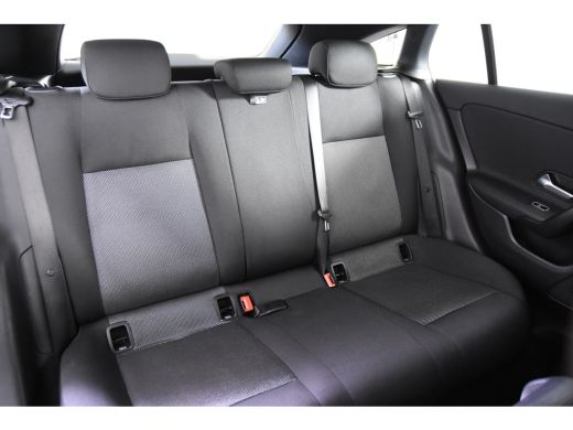 Mercedes-Benz CLA 200 d Automaat *1ste Eigenaar*Navigatie*Trekhaak*Stoelverwarming* ActivLease financial lease