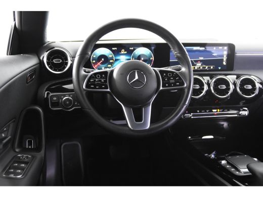 Mercedes-Benz CLA 200 d Automaat *1ste Eigenaar*Navigatie*Trekhaak*Stoelverwarming* ActivLease financial lease