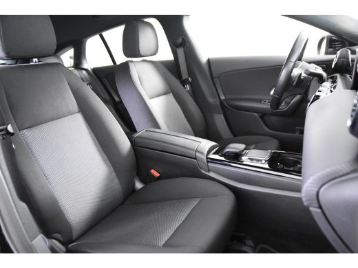 Mercedes-Benz CLA 200 d Automaat *1ste Eigenaar*Navigatie*Trekhaak*Stoelverwarming* ActivLease financial lease