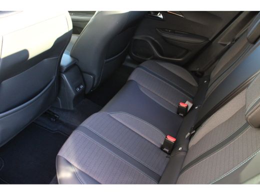 Peugeot 2008 1.2 PureTech Allure | Automaat | Navi by app | Apple carplay | Camera | All season | 65.000km | ActivLease financial lease