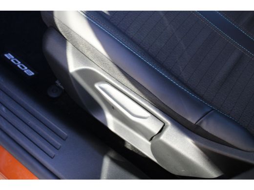 Peugeot 2008 1.2 PureTech Allure | Automaat | Navi by app | Apple carplay | Camera | All season | 65.000km | ActivLease financial lease