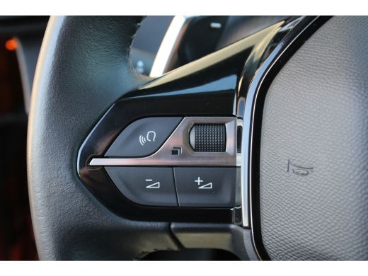 Peugeot 2008 1.2 PureTech Allure | Automaat | Navi by app | Apple carplay | Camera | All season | 65.000km | ActivLease financial lease