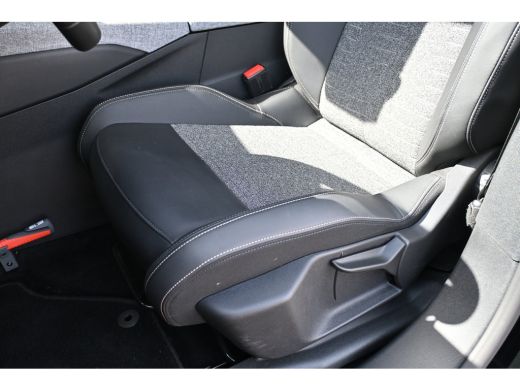 Peugeot 3008 1.2 Hybrid 145 Allure | Navigatie Pro | Achteruitrijcamera | Climate Control | Half-Leder | Cruis... ActivLease financial lease