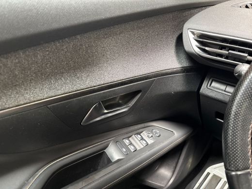 Peugeot 3008 1.2 PureTech GT-Line Automaat (PANORAMADAK, APPLE CARPLAY, 360 CAMERA, LEDER, KEYLESS, SPORTSTOEL... ActivLease financial lease