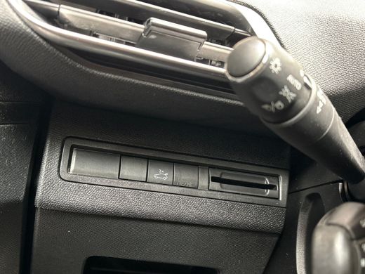 Peugeot 3008 1.2 PureTech GT-Line Automaat (PANORAMADAK, APPLE CARPLAY, 360 CAMERA, LEDER, KEYLESS, SPORTSTOEL... ActivLease financial lease