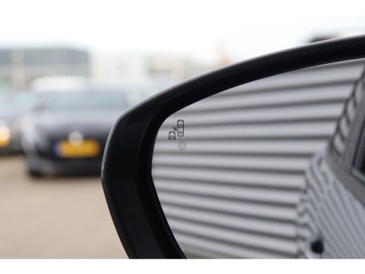 Peugeot 3008 1.6 HYBRID 225PK ALLURE PACK AUTOMAAT / NAVI / LEDER / CLIMA / LED / PDC / 18" LMV / CAMERA / KEY... ActivLease financial lease