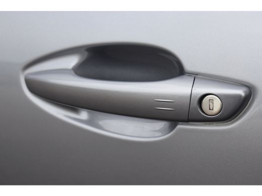 Peugeot 3008 1.6 HYBRID 225PK ALLURE PACK AUTOMAAT / NAVI / LEDER / CLIMA / LED / PDC / 18" LMV / CAMERA / KEY... ActivLease financial lease