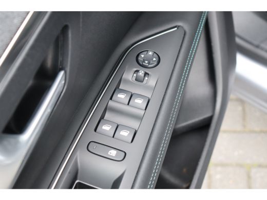 Peugeot 3008 1.6 HYBRID 225PK ALLURE PACK AUTOMAAT / NAVI / LEDER / CLIMA / LED / PDC / 18" LMV / CAMERA / KEY... ActivLease financial lease
