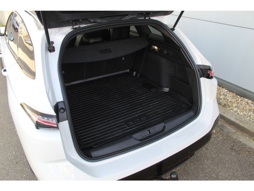 Peugeot 308 SW 1.2 Hybrid 136 e-DCS6 GT | Afn. Trekhaak | Navi | Camera | Voorruitverwarming | Carplay | Adap... ActivLease financial lease