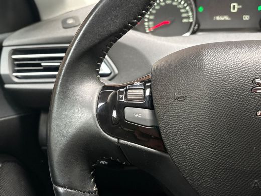 Peugeot 308 SW 1.2 PureTech Sport (APPLE CARPLAY, GROOT NAVI, TREKHAAK, SPORTSTOELEN, LM VELGEN, LANE ASSIST,... ActivLease financial lease
