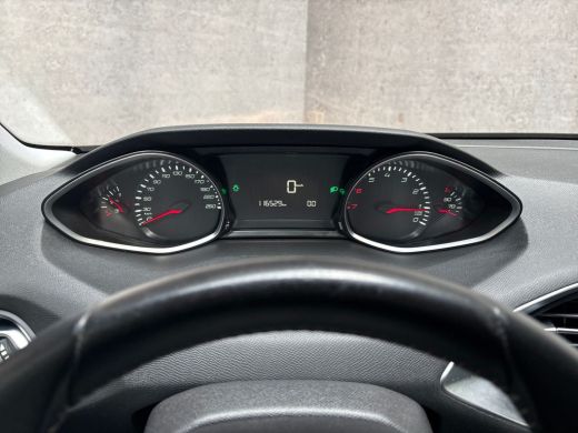 Peugeot 308 SW 1.2 PureTech Sport (APPLE CARPLAY, GROOT NAVI, TREKHAAK, SPORTSTOELEN, LM VELGEN, LANE ASSIST,... ActivLease financial lease