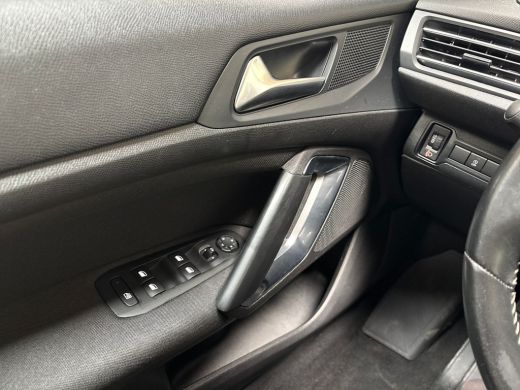 Peugeot 308 SW 1.2 PureTech Sport (APPLE CARPLAY, GROOT NAVI, TREKHAAK, SPORTSTOELEN, LM VELGEN, LANE ASSIST,... ActivLease financial lease