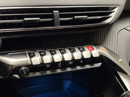 Peugeot 5008 1.2 PureTech Sport 7 Persoons (APPLE CARPLAY, GROOT NAVI, PARKEERSENSOREN, SPORTSTOELEN, GETINT G... ActivLease financial lease