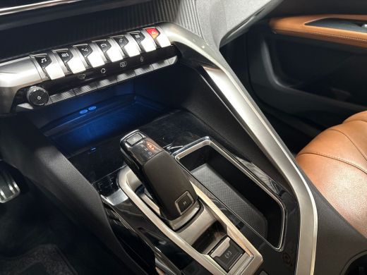 Peugeot 5008 1.2 PureTech Sport 7 Persoons Automaat (APPLE CARPLAY, BRUIN LEDER, 360 CAMERA, ADAPTIVE CRUISE, ... ActivLease financial lease