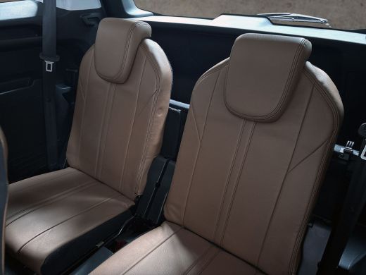 Peugeot 5008 1.2 PureTech Sport 7 Persoons Automaat (APPLE CARPLAY, BRUIN LEDER, 360 CAMERA, ADAPTIVE CRUISE, ... ActivLease financial lease