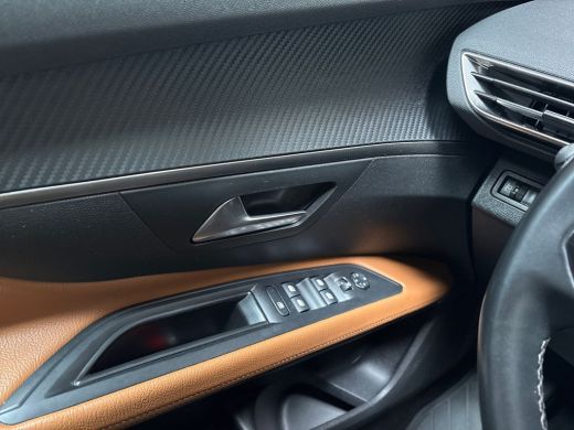 Peugeot 5008 1.2 PureTech Sport 7 Persoons Automaat (APPLE CARPLAY, BRUIN LEDER, 360 CAMERA, ADAPTIVE CRUISE, ... ActivLease financial lease