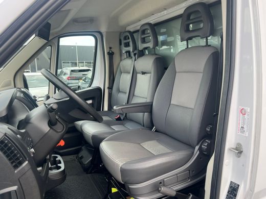 Peugeot Boxer 435 2.2 BlueHDi 165 L3 Pro Zwaar | Hydraulische Laadklep | Spiegelbak | Camera | Airco | Bijrijde... ActivLease financial lease